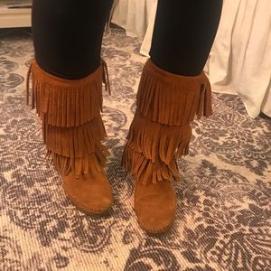 Minnetonka 3 Layer fringe boots